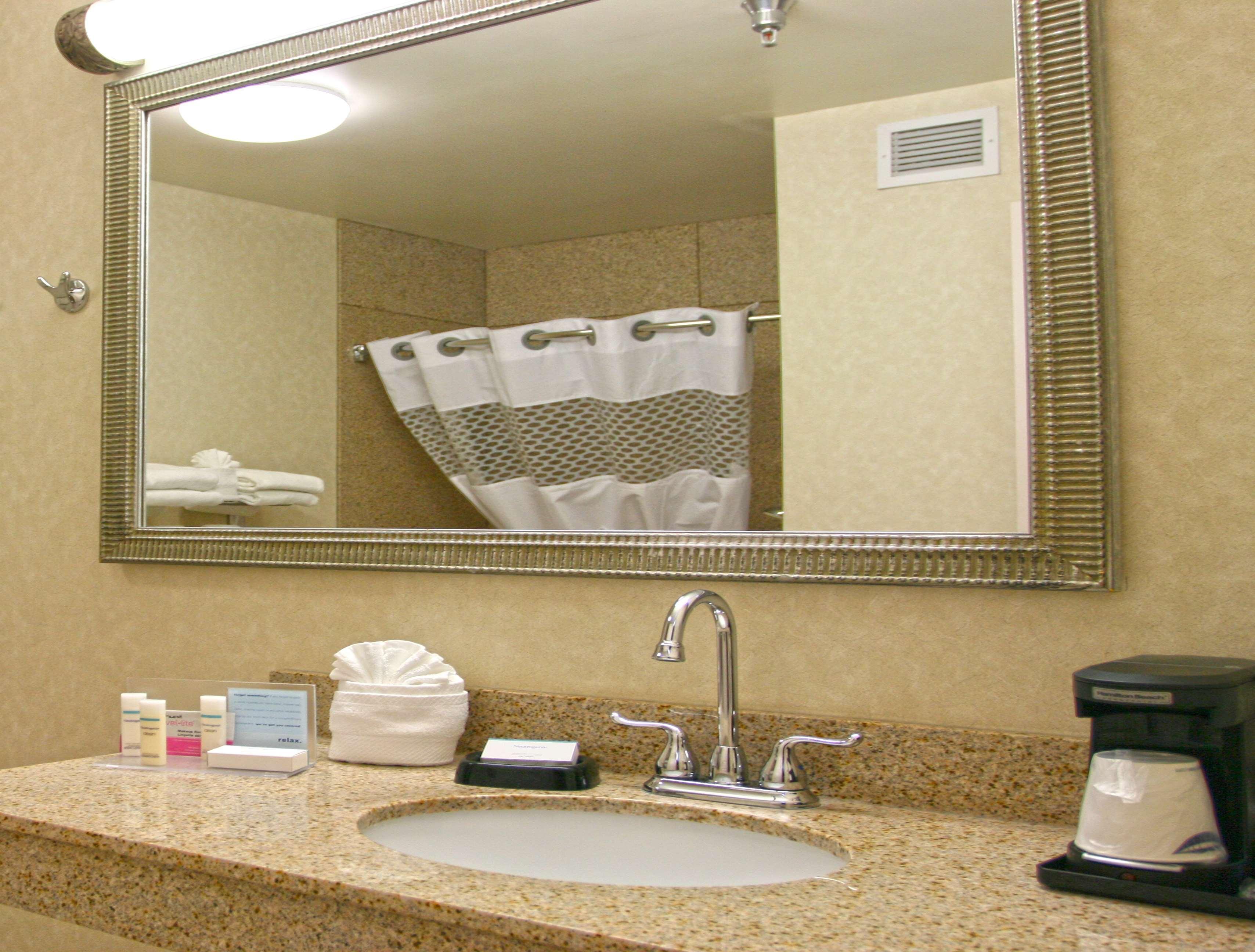 Hampton Inn Norfolk Exterior photo