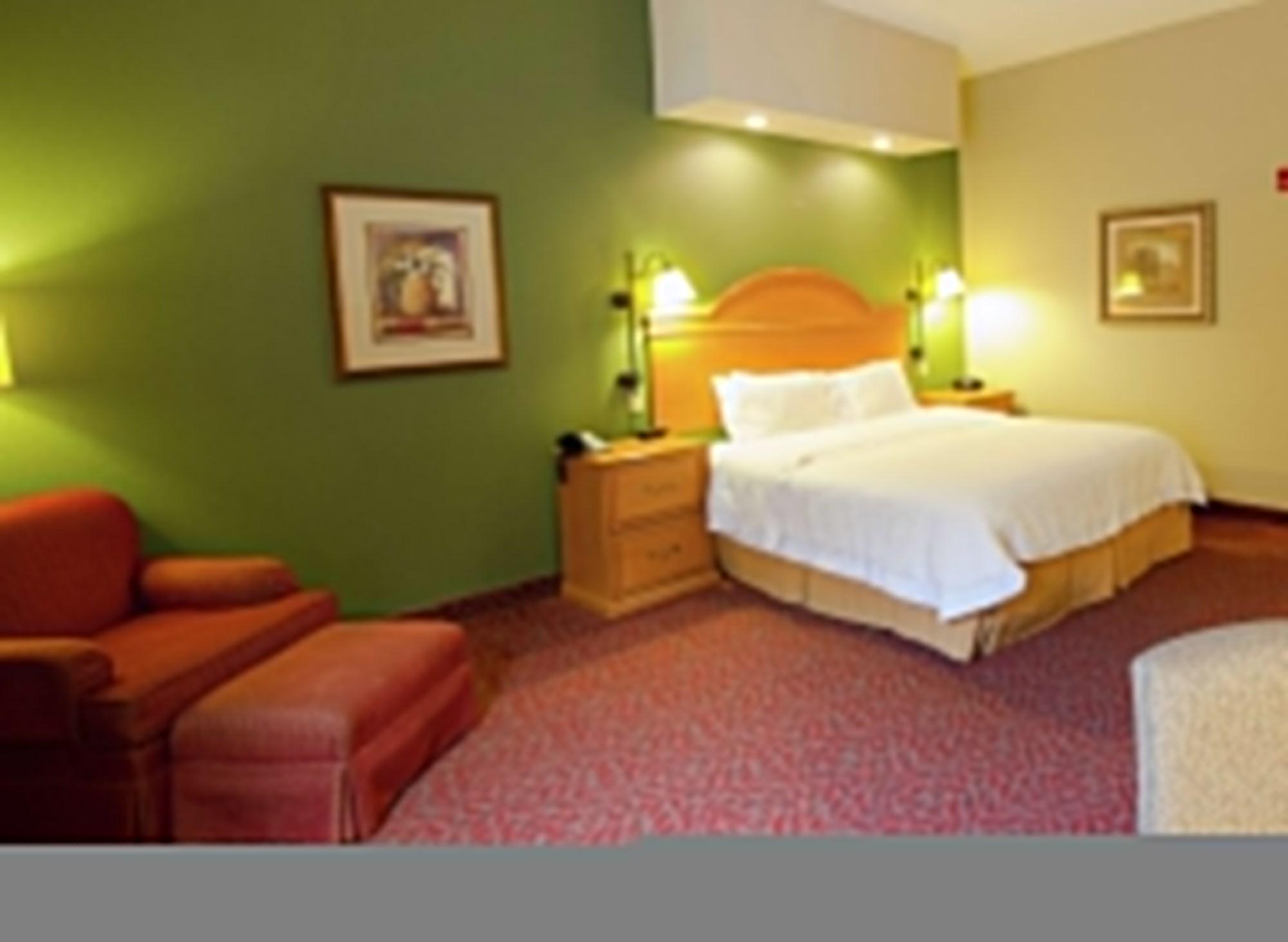 Hampton Inn Norfolk Exterior photo