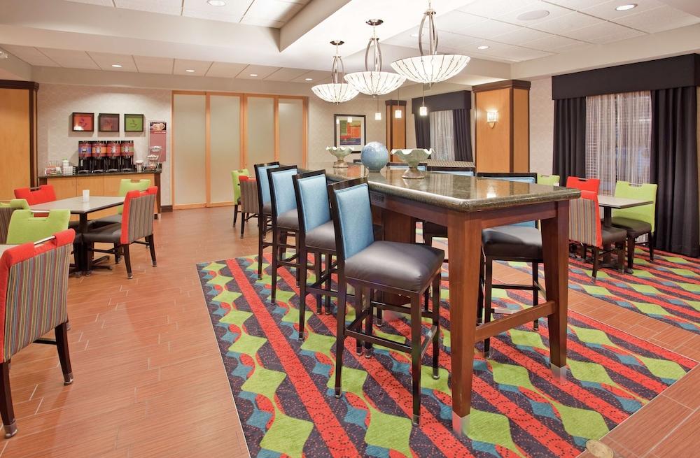 Hampton Inn Norfolk Exterior photo