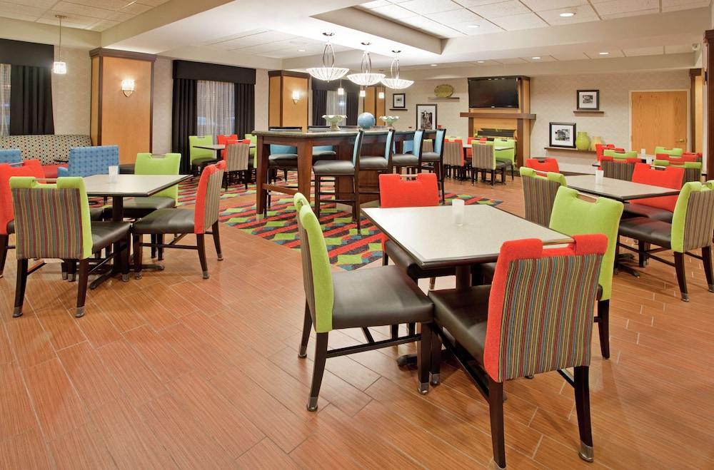 Hampton Inn Norfolk Exterior photo