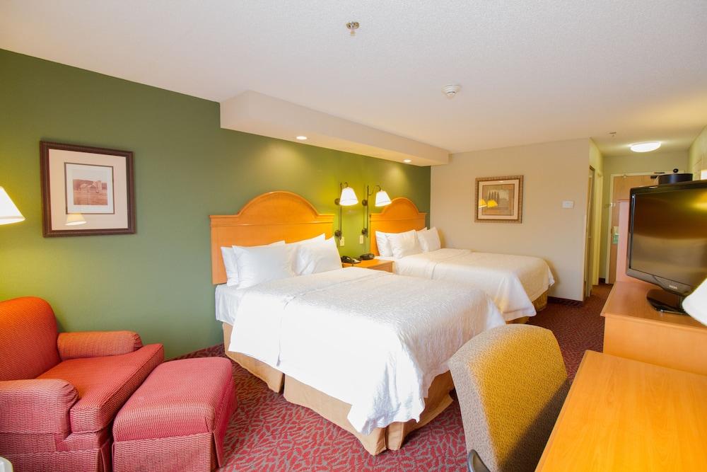 Hampton Inn Norfolk Exterior photo