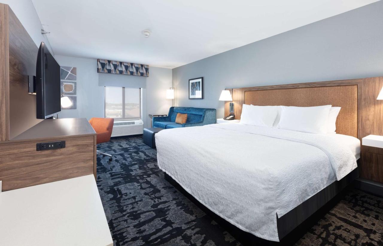 Hampton Inn Norfolk Exterior photo