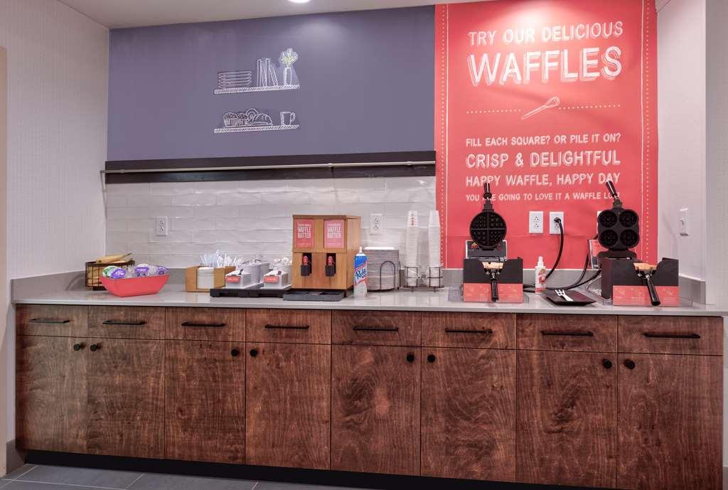 Hampton Inn Norfolk Restaurant photo