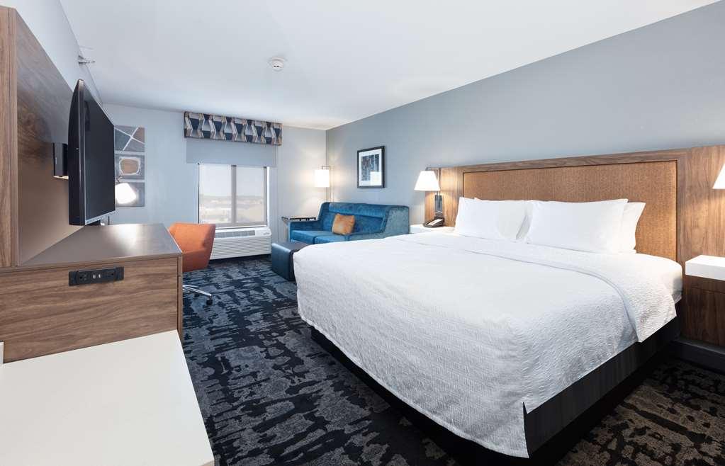Hampton Inn Norfolk Room photo
