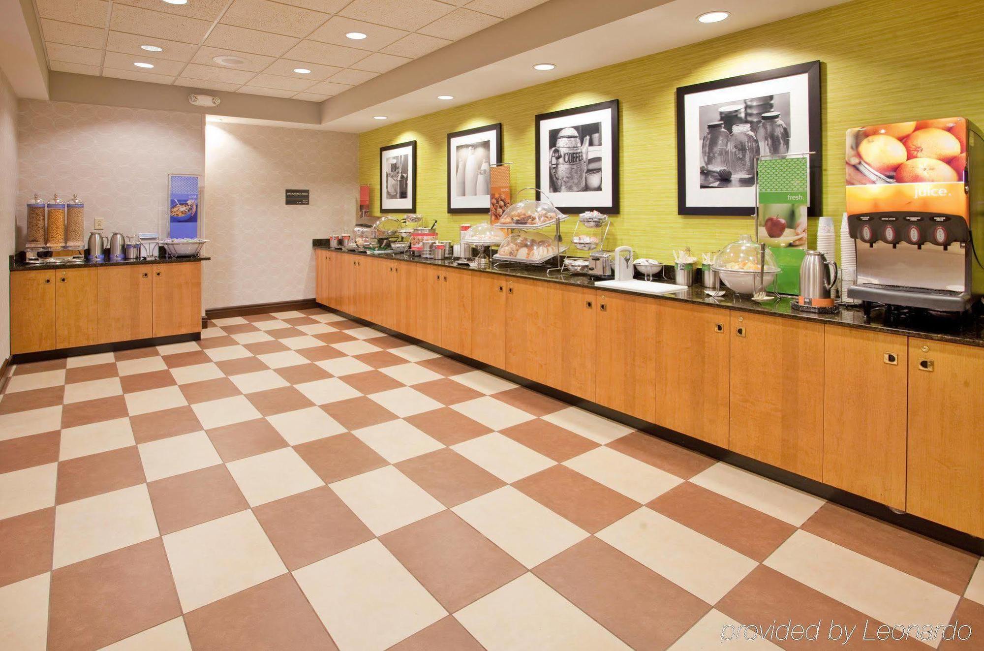 Hampton Inn Norfolk Exterior photo