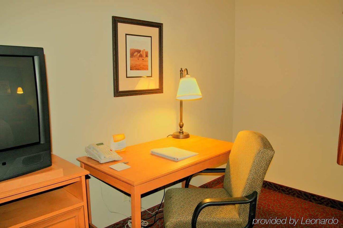 Hampton Inn Norfolk Exterior photo